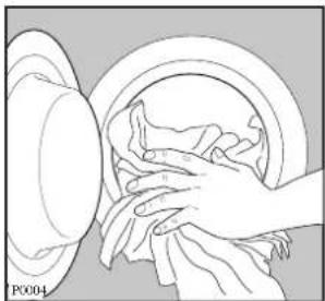 ARTHUR MARTIN ELECTROLUX AW 2147 S - Chargement du linge - 1