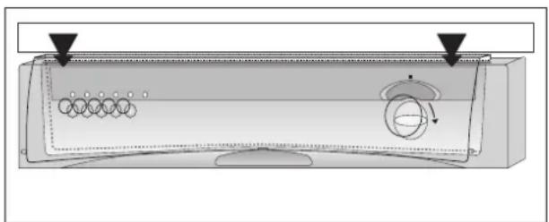 ARTHUR MARTIN ELECTROLUX ASF 2645 - Mise en place du cache en Plexiglas. - 4