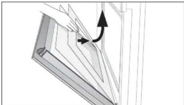 ARTHUR MARTIN ELECTROLUX AOC 45440 K - Démontage des vitres de la porte - 5