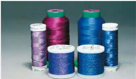BERNINA 880 Plus - Fils de broderie - 1
