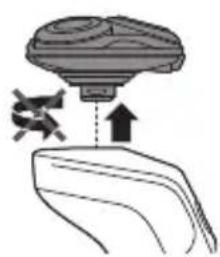 PHILIPS Series 6000 S6650 - Removing or attaching click-on attachments - 1