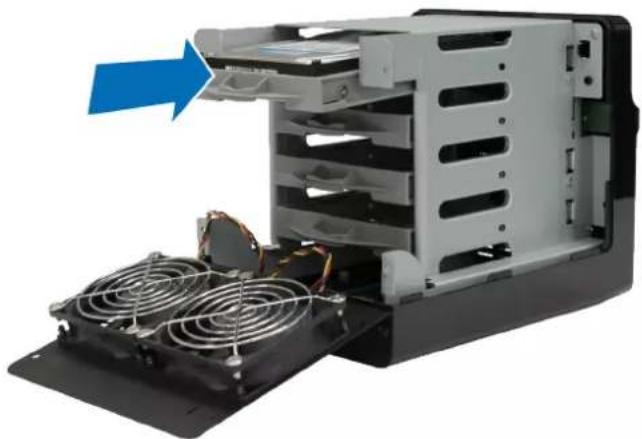 SYNOLOGY DiskStation DS420j - Installation des disques - 6
