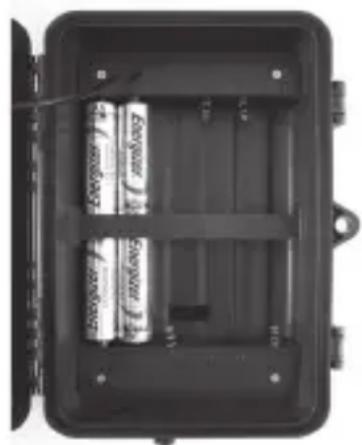 BUSHNELL NatureView HD Cam - Loading Batteries - 1