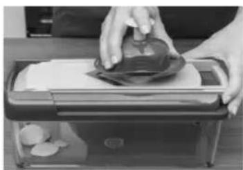 GENIUS Nicer Dicer Fusion - Utilisation du poussoir - 3