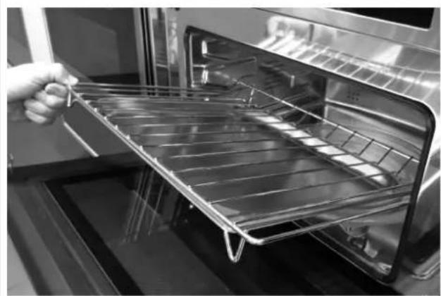 HOOVER HMG450B - Montare es montare la griglia piana - 4