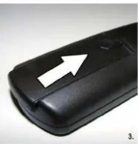 TECHWOOD TKR26B62N - Inserting Batteries - 2