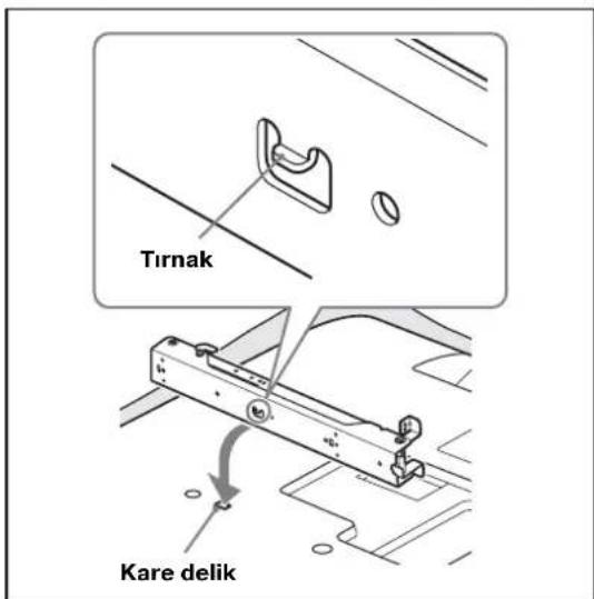SONY SUWL500 - Sayfa 13'teki Vida ve Kanca konumlari semasi/tablosuna bakarak,vida yerlerini belirleyin ve Montaj Kancasini televizyonun arkasina sabitleyin. - 2