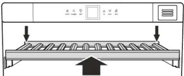 LIEBHERR WU4500 - Inserting the wooden shelf - 2