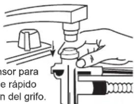 GE GPT225SGLWW - Retire la Manguera de Acople Rápido desde el Grifo - 2