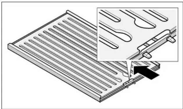 GAGGENAU AW 442 760 - Mettre en place le filtre à graissé métallique - 1
