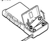 SONY M650V - Pour retirer les piles - 1