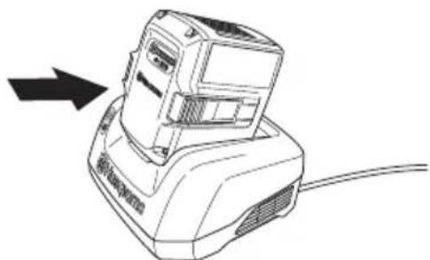 HUSQVARNA 536LiPT5 - Conexión de la batería al cargador. - 1