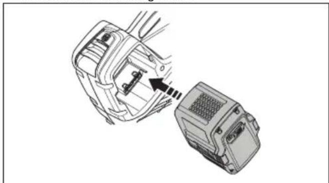 HUSQVARNA 320iB - So schließen Sie den Akku an das Gerät an - 2