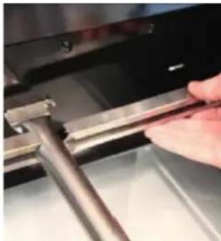 Rösle BBQ Kitchen Videro G4SK - Cleaning the cooking compartment / areas - 3
