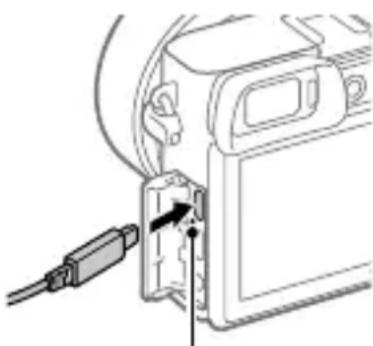 SONY ILCE6100L - Подключите камеру с вставленным аккумулятором к адаптеру переменного тока (прилагается) с помощью кабеля micro USB (прилагается) и подключите адаптер переменного тока к сетевой розетке. - 1