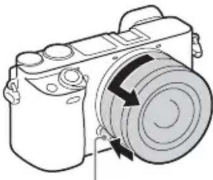 SONY ILCE6000L - De lens van het apparaat halen - 1