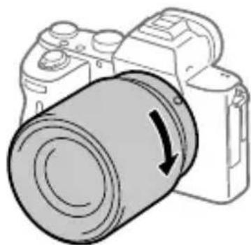SONY ILCE7M3K - Håll objektivet lätt tryckt mot kameran och vrid det långsamt i pilens riktning tills det klickar till i låst läge. - 1