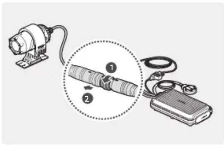 Thinkware M1 - Raccordement du câble de la caméra - 2