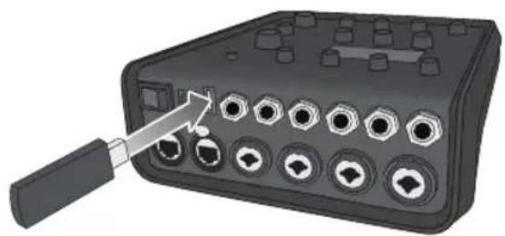 BOSE T8S ToneMatch - Collegamento di un Flash Drive al mixer T4S/T8S - 1