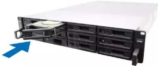 SYNOLOGY RackStation SA3200D - Installation des disques - 4