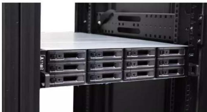 SYNOLOGY RackStation SA3200D - Pour installer le kit de rails : - 5