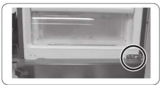 SAMSUNG RB33J3420WW - Wechseln des Turanschlags - 16