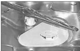 INDESIT IDL 40 EU.C - Pulizia degli irroratori - 1