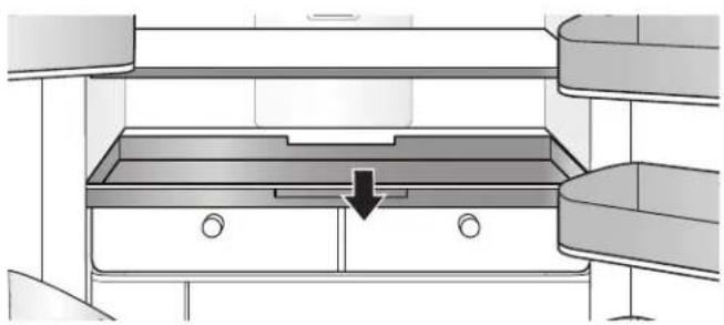 KITCHENAID KRFC704FSS - Retrait et réinstallation de la tablette de rangement à plateau : - 1