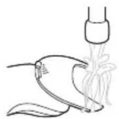 PHILIPS Series 6000 S6680 - Cleaning the beard styler attachment - 4