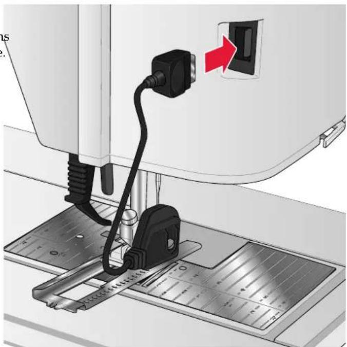 PFAFF Creative icon - Installation du pied pour boutonnière Sensormatic - 1