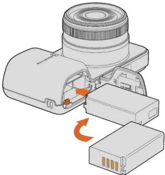 Blackmagic Design Micro Cinema Camera - Inserire una batteria e alimentare Blackmagic Pocket Cinema Camera - 1