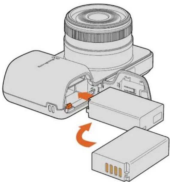 Blackmagic Design Micro Cinema Camera - Inserir uma Bateria e Ligar a Blackmagic Pocket Cinema Camera - 1