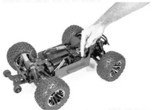 ARRMA Big Rock Crew Cab 4x4 3S BLX - INSTALL AA BATTERIES IN CONTROLLER - 20