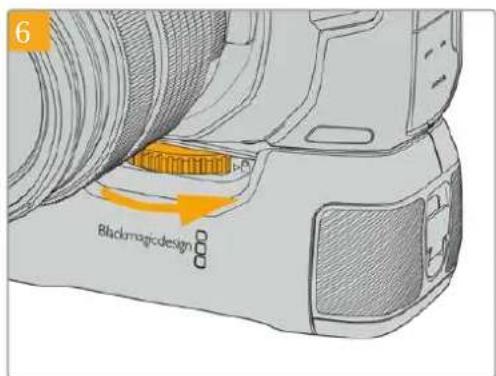 Blackmagic Design Pocket Cinema Camera 6K - Blackmagic Pocket Camera Battery Gripを取り付ける - 1