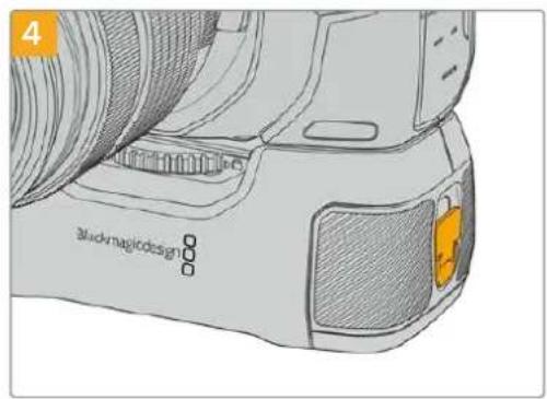 Blackmagic Design Pocket Cinema Camera 6K - Battery Gripにバッテリ一を挃入する - 4