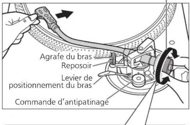 TECHNICS SL1200MK7 - Libérez le bras de lecture du reposoir et réglez l'équilibre horizontal en tournant le contrepoids. - 2
