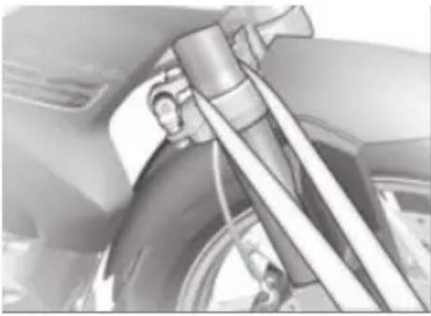 BMW R 1250 GS (2020) - Basculement latéral du véhicule au béquillage - 1