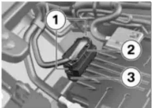 BMW F 900 XR (2020) - Fixation de la prise de diagnostic - 1