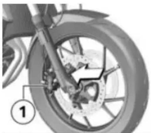 BMW F 750 GS (2020) - Contrôler l'épaisseur des plaquettes de frein avant - 1