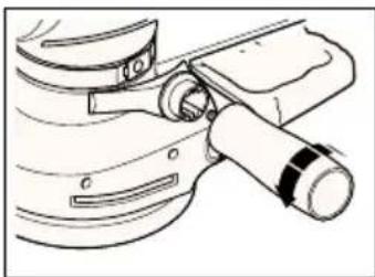 BLACK & DECKER KA220E - SACAR LA EMPUÑADURA LATERAL - 1