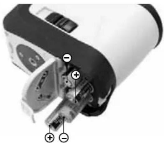 Laserliner SuperPlaneLaser 3D - Einlagen der Batterien - 1