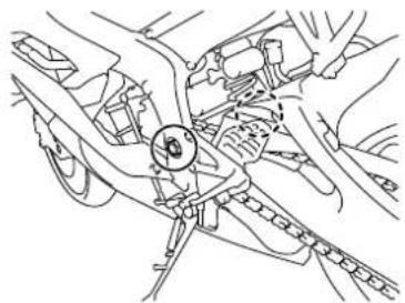 YAMAHA YZFR6 (2015) - Lubrification des pivots du bras oscillant - 1