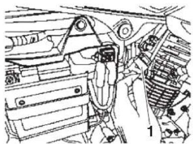 YAMAHA YS125 (2017) - Remplacement du fusible - 2