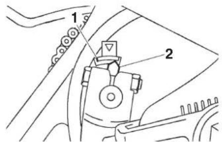 YAMAHA YS125 (2017) - Contrôle des plaquettes de frein avant et des machoires de frein arrêté - 2