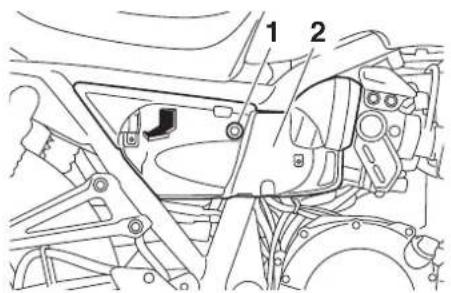 YAMAHA XJ1300 (2015) - Remplacement de l'élément du filtre à air - 1