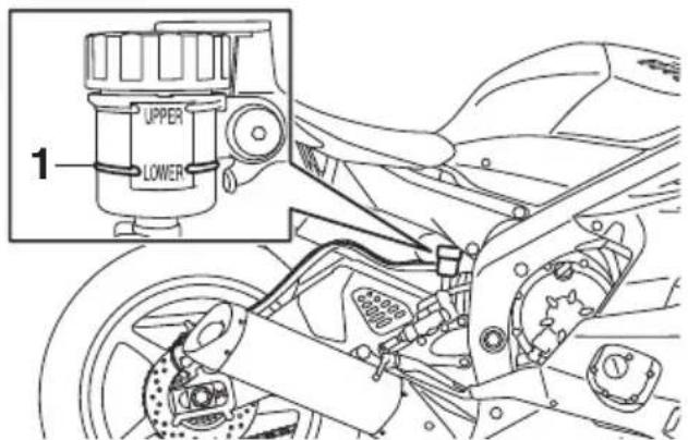 YAMAHA YZFR6 (2017) - Contrôle du niveau du liquide de frein - 3