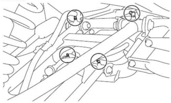 YAMAHA YXZ1000R SS (2020) - Lubrification du pivot des bras de suspension supérieur et inférieur (gauche et droit) - 1
