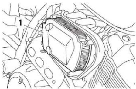 YAMAHA XVS950CR (2016) - Remplacement de I'elément du filtré à air - 2