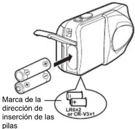 OLYMPUS Camedia D580 Zoom - Inserte las pilas, asegurándose de orientarlas correctamente, tal como se observa en la ilustración. - 1
