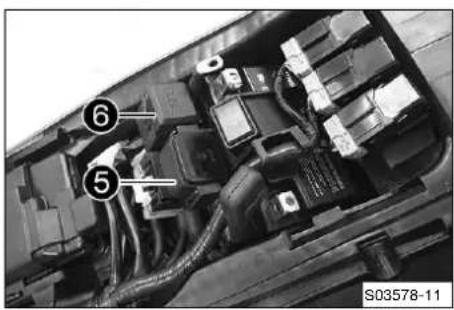 HUSQVARNA FE 450 (2020) - Monter la batterie 12 V - 3